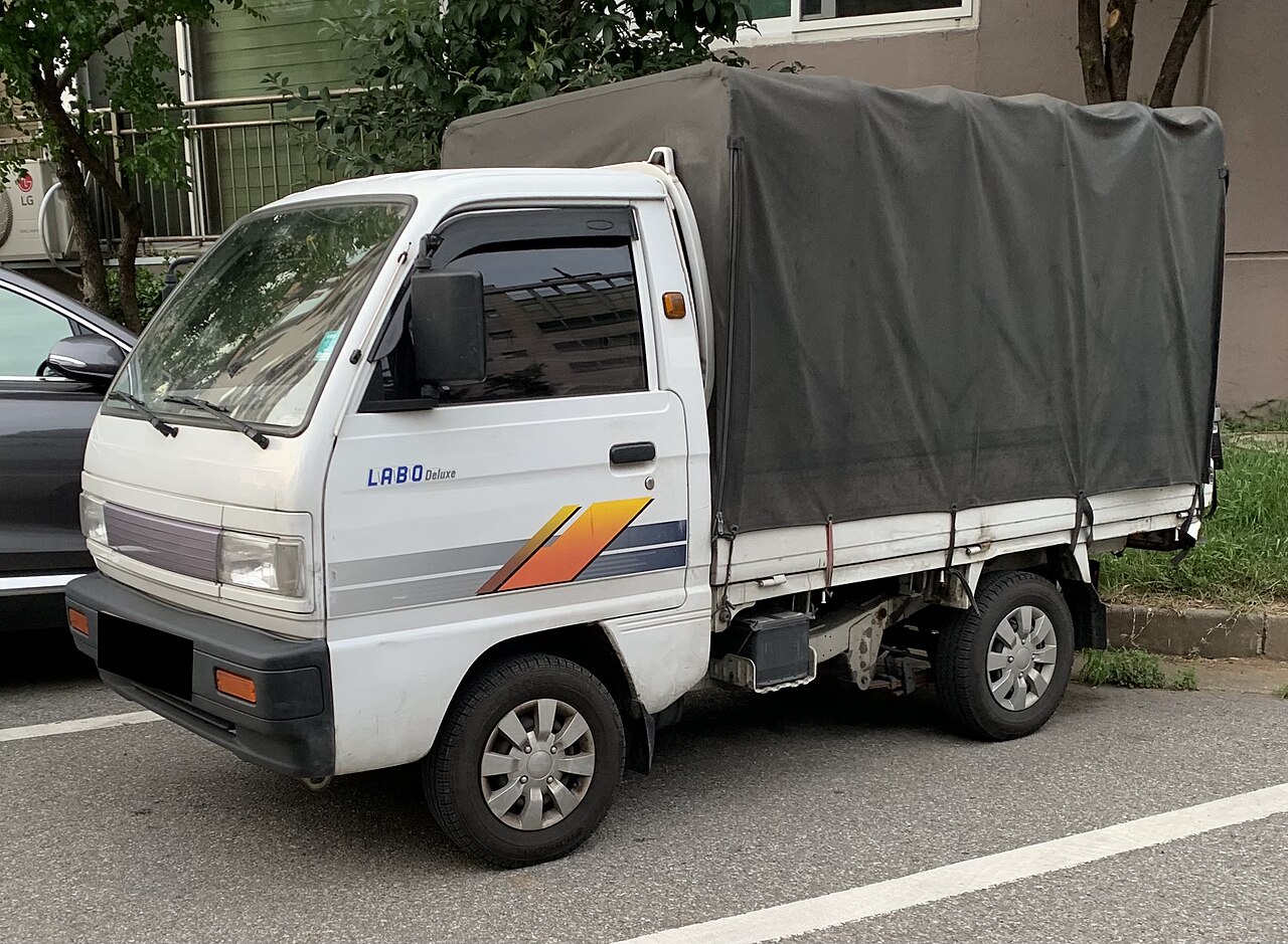 적재함에 덮개를 씌운 라보 경상용 트럭 측면
